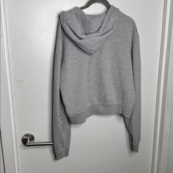 Alo Yoga Accolade Full Zip Hoodie in Athletic Heather Grey - Picture 4 of 4